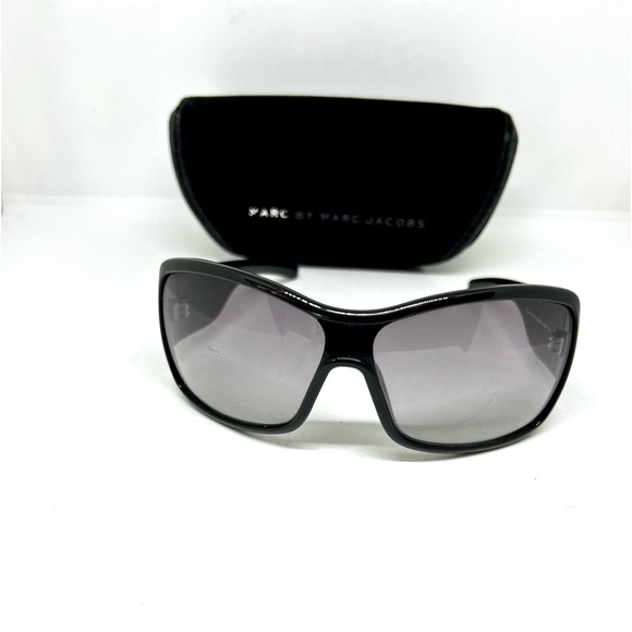 MARC by MARC JACOBSđź’ĄSOLD OUTđź’ĄUnisex Black Frame Sunglasses - Picture 6 of 10
